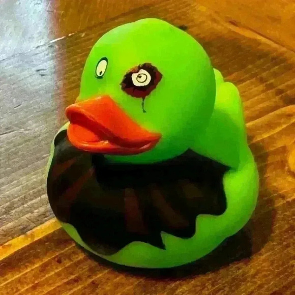 NWOT Set of 4 Variety Halloween Mini Rubber Duckies - Picture 3 of 6